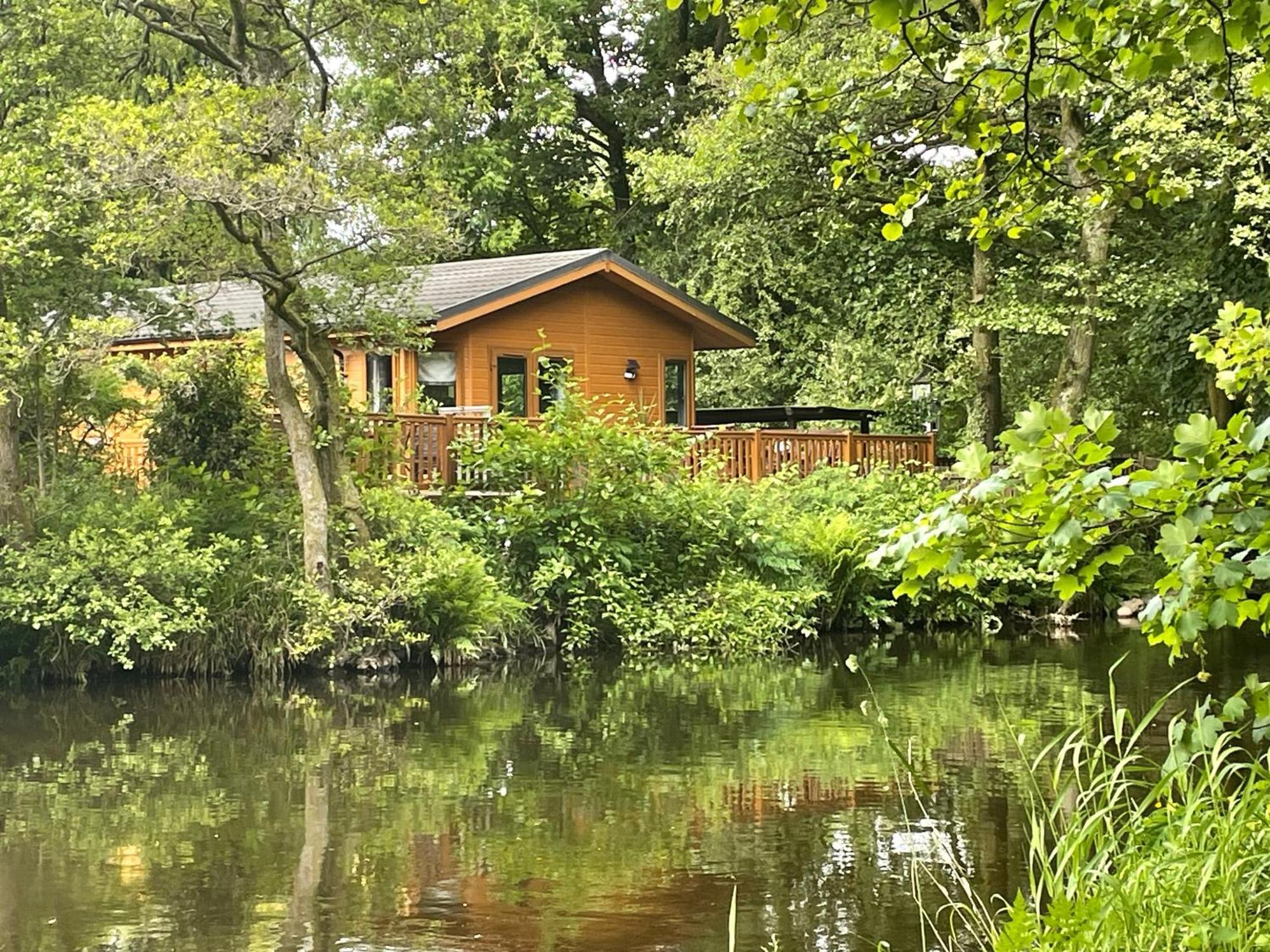 Riverbank Lodge Dollar Exteriör bild